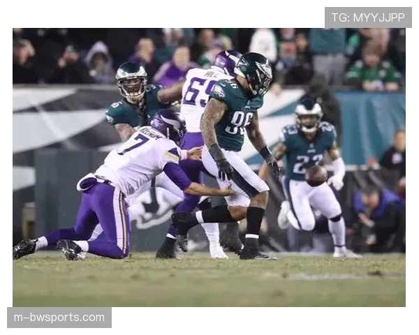 老鹰客场击败维京人 AJ布朗关键接球锁定胜局